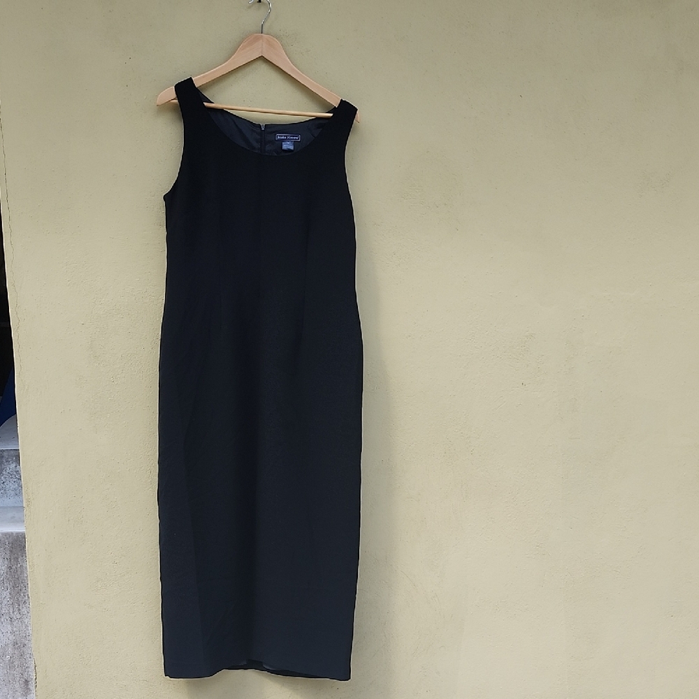 Elegant Black Sleeveless Dress